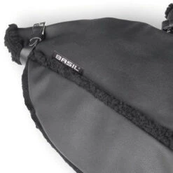 Manchons Basil Noirs En Cuir Végétal Sur Guidon Vélo 12 Manchons Basil Noirs En Cuir Végétal Sur Guidon Vélo -Lecyclo manchons basil noirs en cuir vegetal sur guidon velo full 5