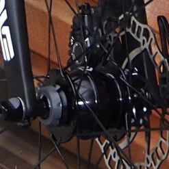 Moyeu Dynamo Roue Vélo Frein à Disque PD-8 Shutter Precision 12 Moyeu Dynamo Roue Vélo Frein à Disque PD-8 Shutter Precision -Lecyclo moyeu dynamo roue velo frein a disque pd 8 shutter precision full 5