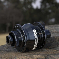 Moyeu Dynamo Roue Vélo Frein à Disque PL-7 Shutter Precision 12 Moyeu Dynamo Roue Vélo Frein à Disque PL-7 Shutter Precision -Lecyclo moyeu dynamo roue velo frein a disque pl 7 shutter precision full 5