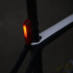 Phare Arrière Vélo Rechargeable USB Slimline Ultratorch Oxford 11 Phare Arrière Vélo Rechargeable USB Slimline Ultratorch Oxford -Lecyclo phare arriere velo rechargeable usb slimline ultratorch oxford full 4