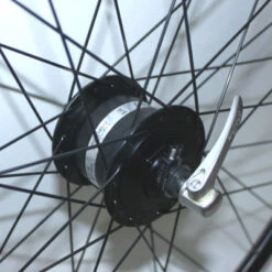 Roue Vélo Avant Noire Moyeu Dynamo 28 Pouces Rodi 10 Roue Vélo Avant Noire Moyeu Dynamo 28 Pouces Rodi -Lecyclo roue velo avant noire moyeu dynamo 28 pouces rodi full 3